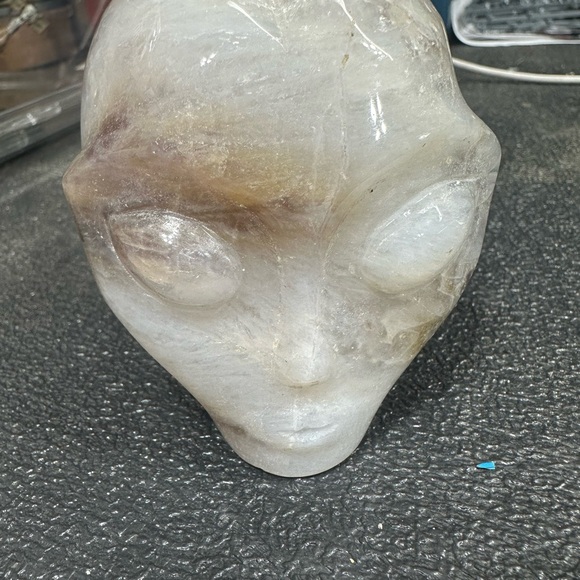 Crystal Alien Skull Decor - Picture 1 of 3